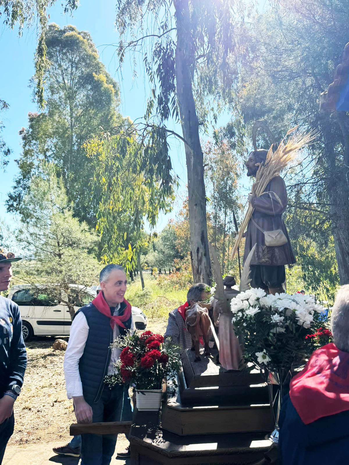 El Villar honra a San Isidro con una alegre romería a pie en la Dehesa Boyal 1