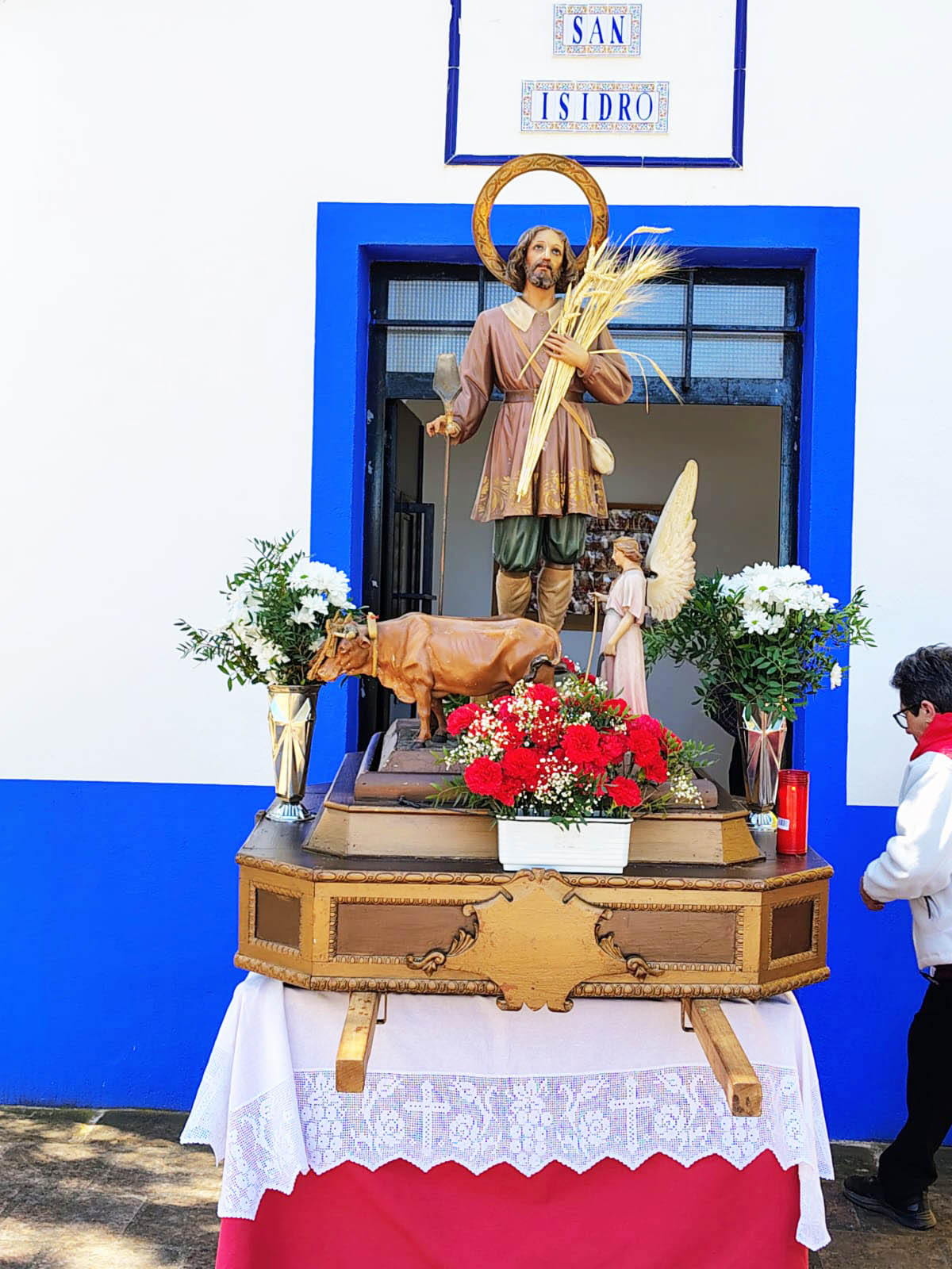 El Villar honra a San Isidro con una alegre romería a pie en la Dehesa Boyal 8