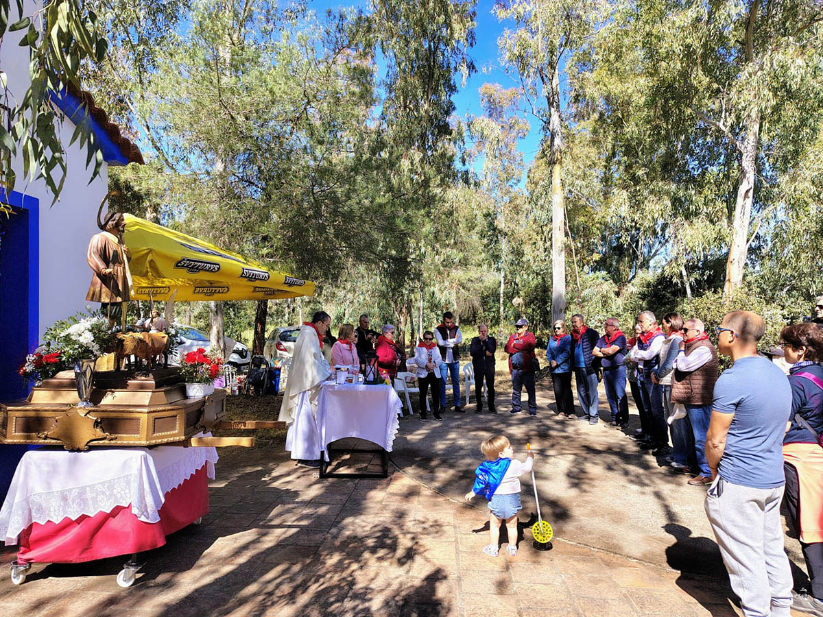 El Villar honra a San Isidro con una alegre romería a pie en la Dehesa Boyal 9