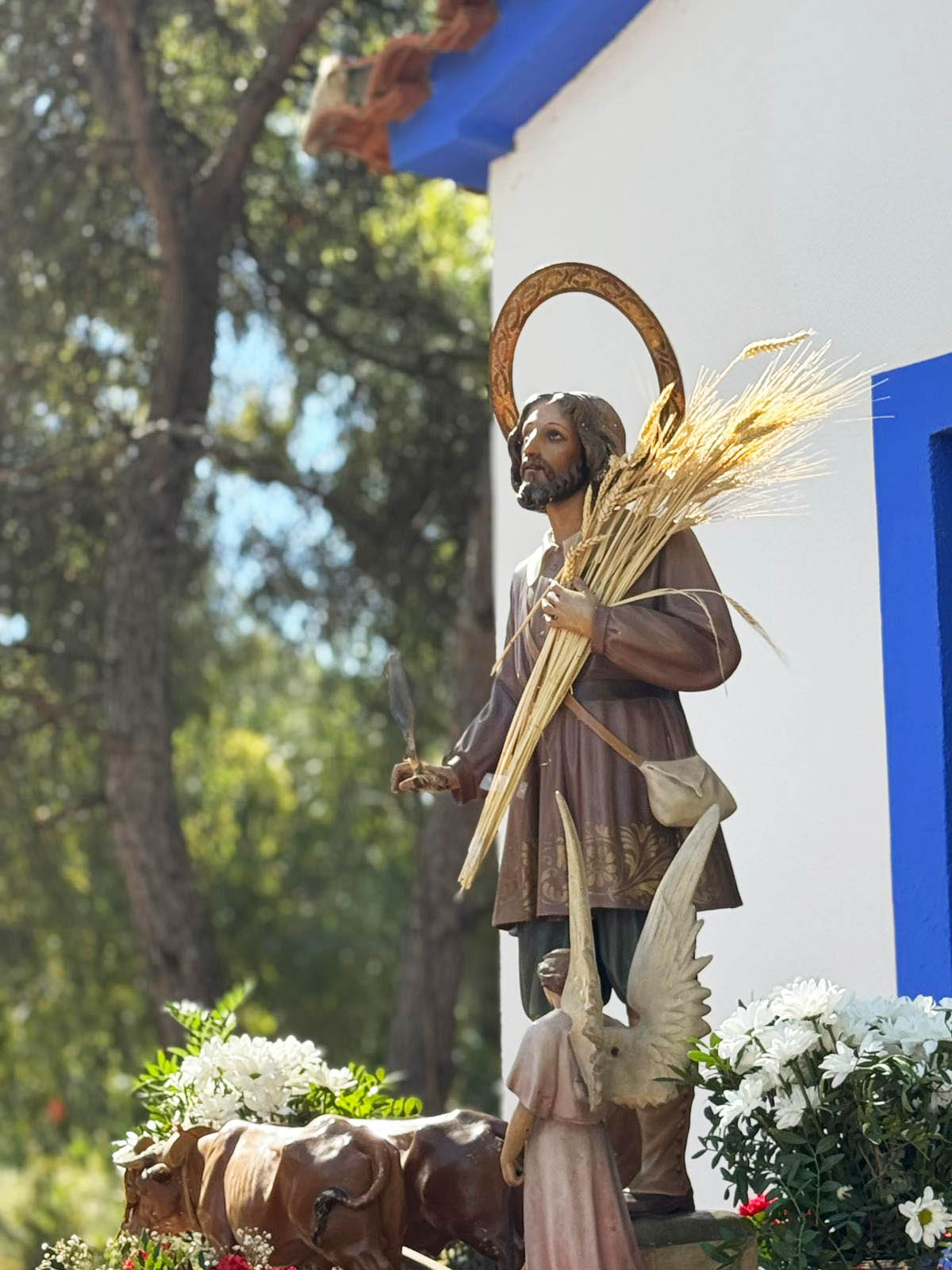 El Villar honra a San Isidro con una alegre romería a pie en la Dehesa Boyal 10