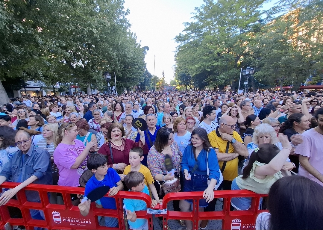 Merche Despierta la Creatividad del Público de Puertollano en el Concierto del Santo Voto 3