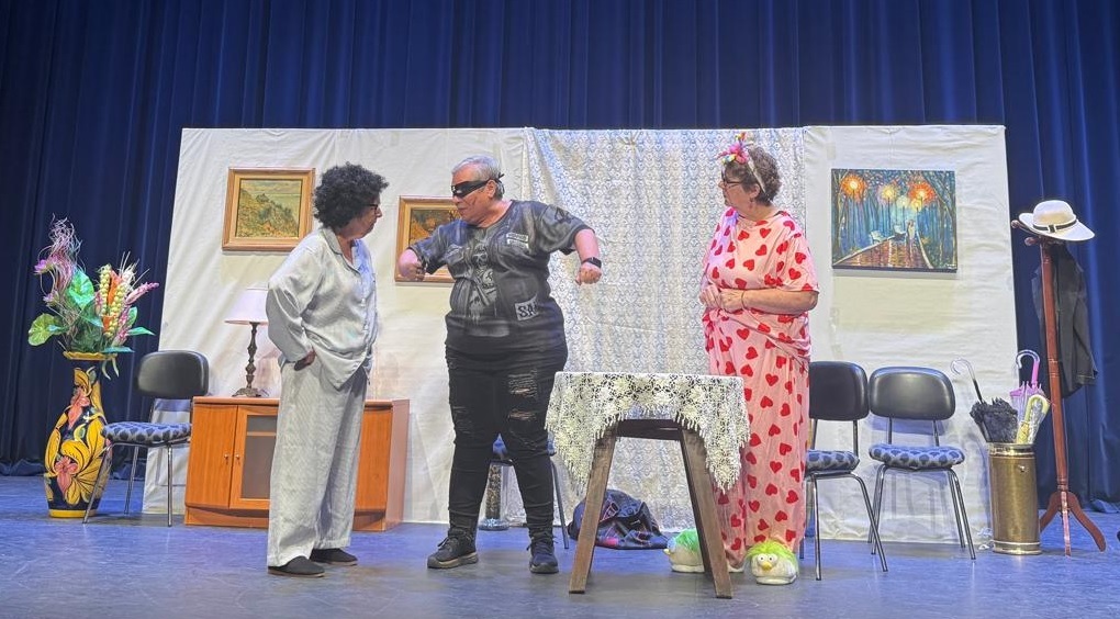 Fiesta de Talentos: Las Barriadas Constitución, El Poblado y Libertad Celebran el Fin del Curso de Educación de Adultos con una Muestra Teatral 11 Fiesta de Talentos: Las Barriadas Constitución, El Poblado y Libertad Celebran el Fin del Curso de Educación de Adultos con una Muestra Teatral 11