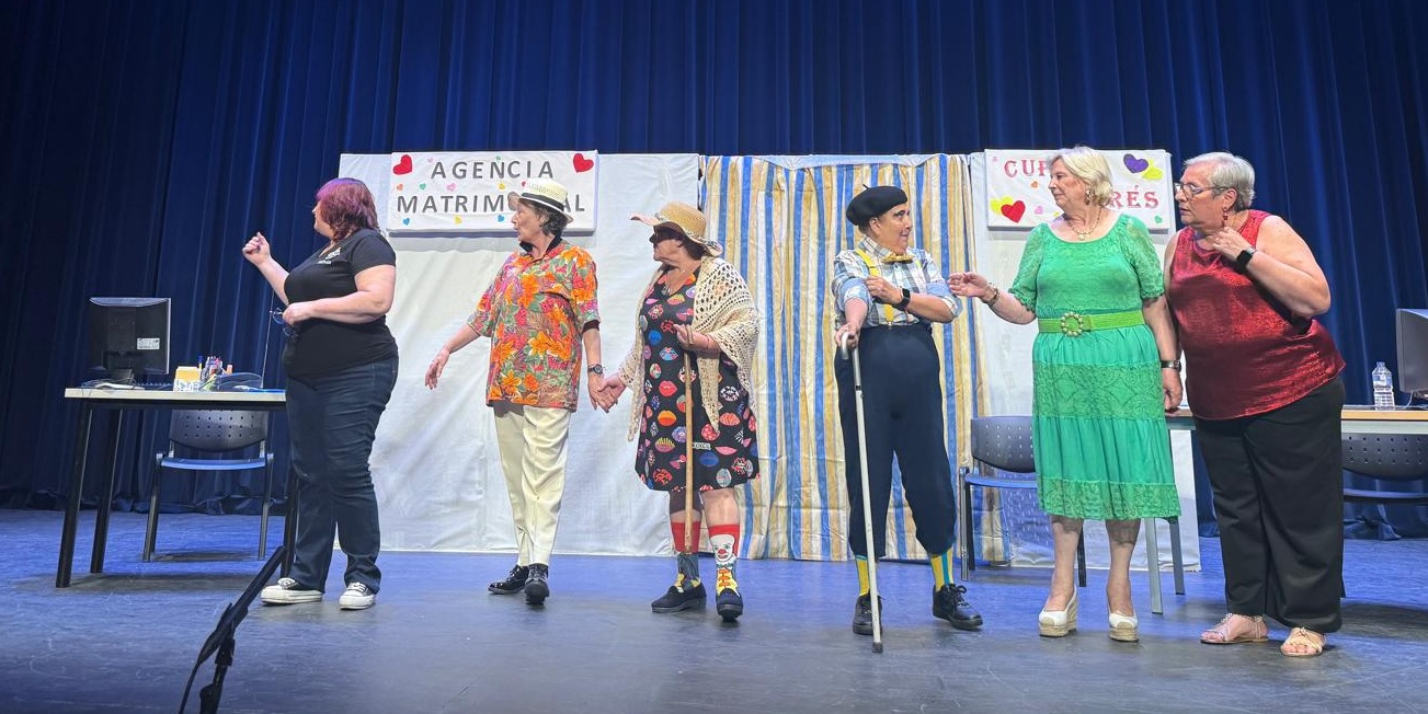 Fiesta de Talentos: Las Barriadas Constitución, El Poblado y Libertad Celebran el Fin del Curso de Educación de Adultos con una Muestra Teatral 9 Fiesta de Talentos: Las Barriadas Constitución, El Poblado y Libertad Celebran el Fin del Curso de Educación de Adultos con una Muestra Teatral 9