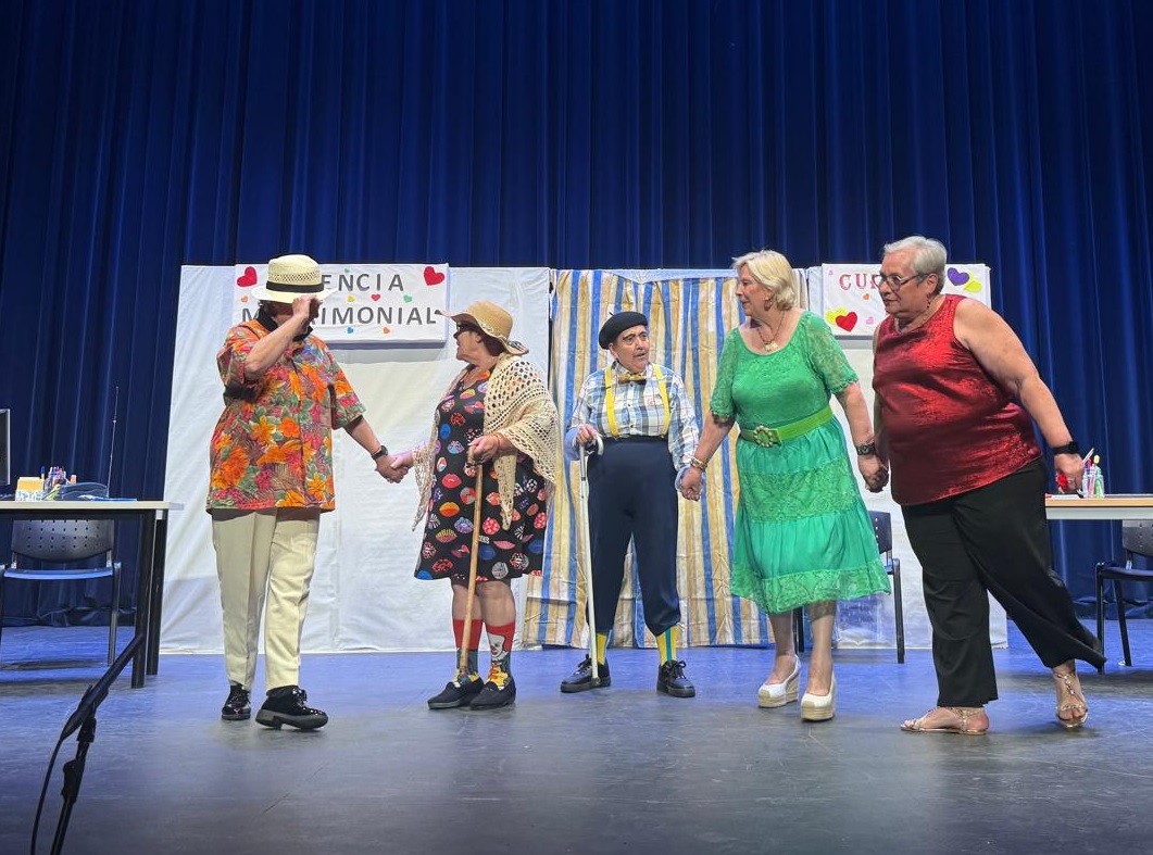 Fiesta de Talentos: Las Barriadas Constitución, El Poblado y Libertad Celebran el Fin del Curso de Educación de Adultos con una Muestra Teatral 10 Fiesta de Talentos: Las Barriadas Constitución, El Poblado y Libertad Celebran el Fin del Curso de Educación de Adultos con una Muestra Teatral 10