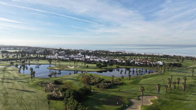 Campo de golf Costa Ballena en Cádiz durante una competición
