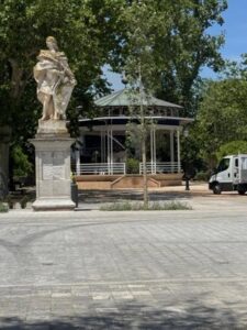 Bomberos de Toledo trabajan en la extinción de la Casa de Corcho del Parque de la Vega