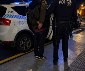 Detenido un varón en Cuenca por agredir a un hostelero y a dos agentes de la Policía Local
