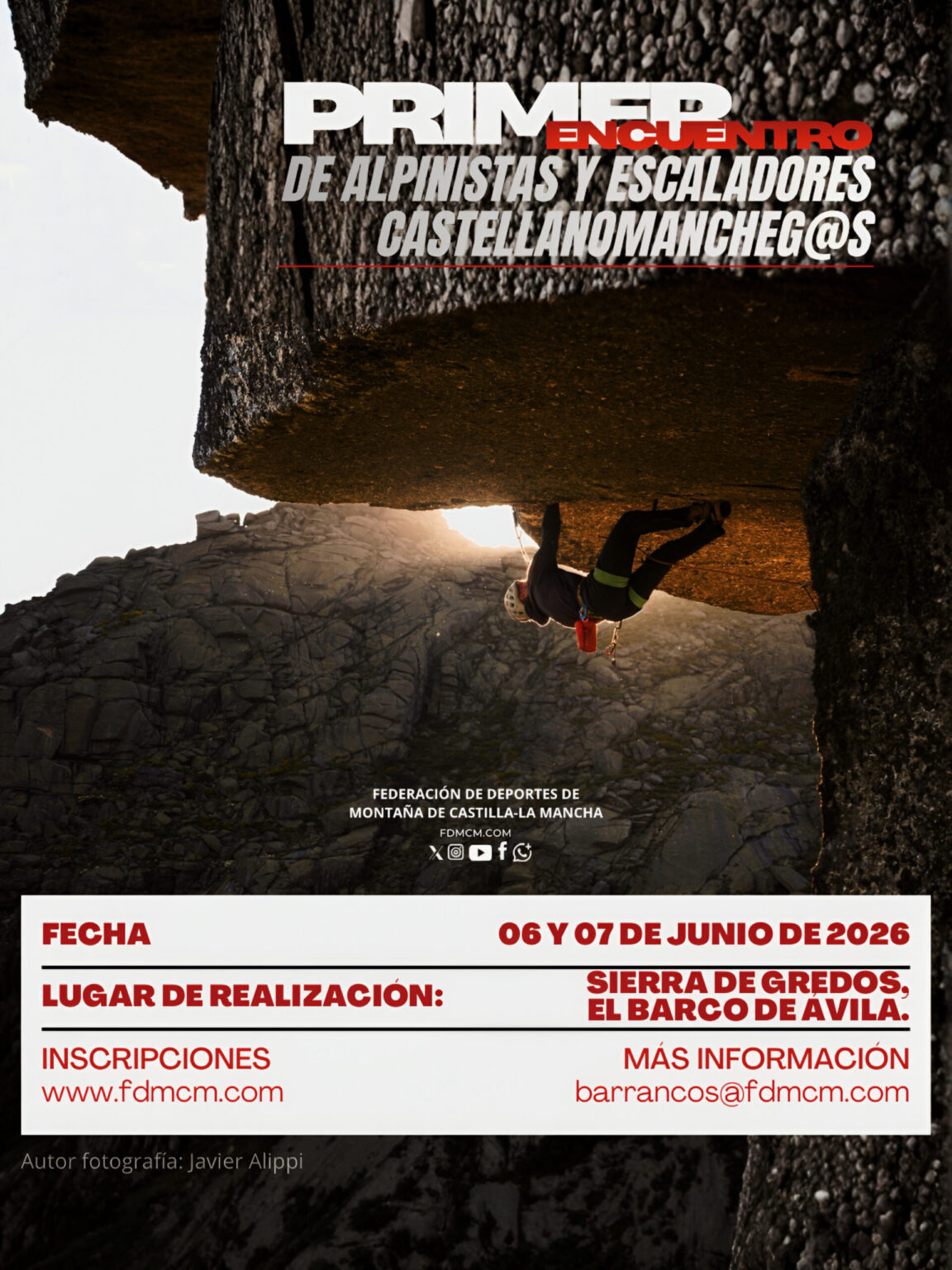 Escaladores practicando técnicas en roca en la Sierra de Gredos