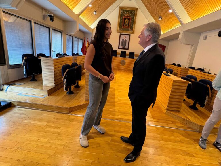 Alba Caballero recibida en el Ayuntamiento de Ciudad Real tras ganar el Europeo U20 de baloncesto