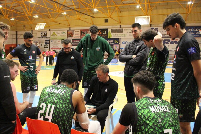 Jugadores del Bueno Arenas Albacete Basket durante un partido de la Segunda FEB