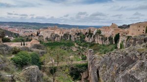 Fallece un ciclista tras caer por un terraplén de unos 10 metros cerca del Parador de Cuenca