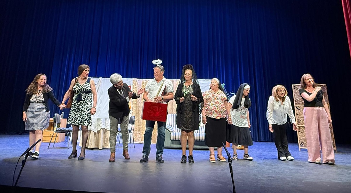 Fiesta de Talentos: Las Barriadas Constitución, El Poblado y Libertad Celebran el Fin del Curso de Educación de Adultos con una Muestra Teatral 3 Fiesta de Talentos: Las Barriadas Constitución, El Poblado y Libertad Celebran el Fin del Curso de Educación de Adultos con una Muestra Teatral 3