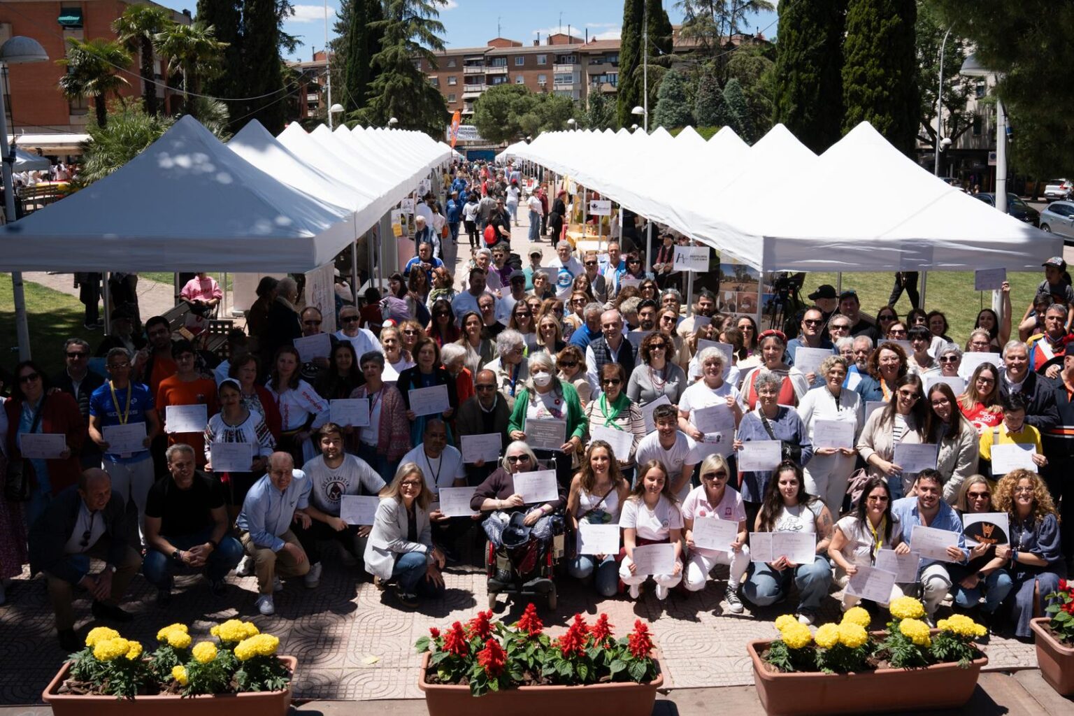 Stands de la III Feria del Asociacionismo de Ciudad Real en los jardines del Torreón