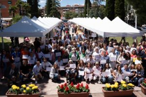 Stands de la III Feria del Asociacionismo de Ciudad Real en los jardines del Torreón