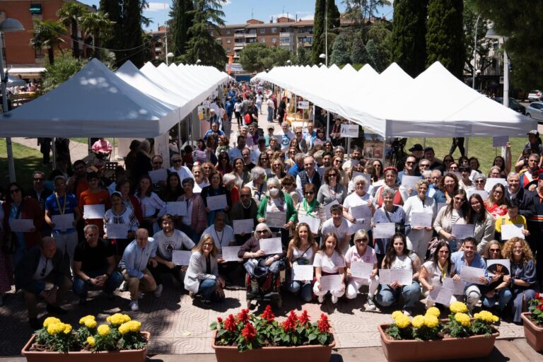 Stands de la III Feria del Asociacionismo de Ciudad Real en los jardines del Torreón
