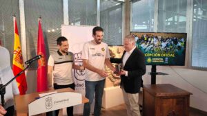 Recepción del Basket Cervantes Ciudad Real en el Ayuntamiento tras su ascenso a Tercera FEB
