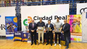 Competidores de taekwondo en el pabellón Puerta de Santa María de Ciudad Real