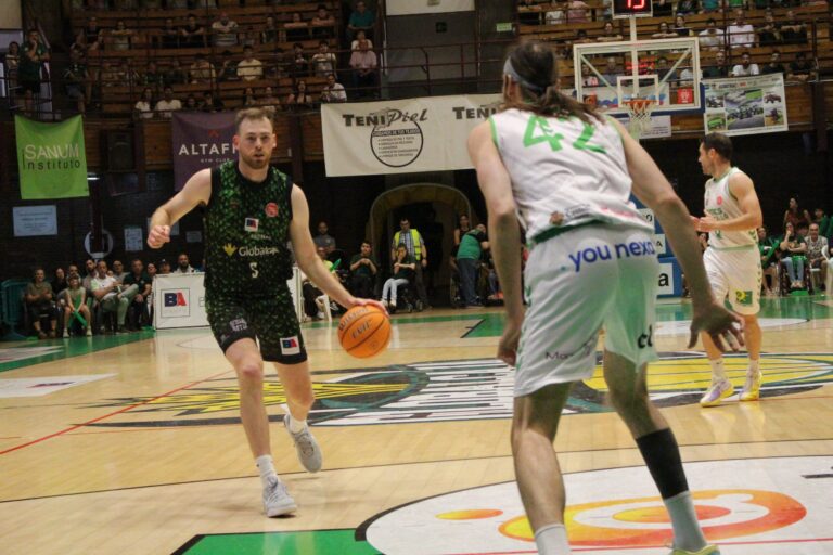 Jugadores del Bueno Arenas Albacete Basket durante el playoff de Segunda FEB