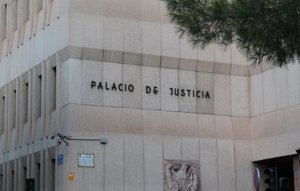Fiscalía pide 2 años de cárcel a un vecino de Hellín acusado de trafico y tenencia de 60 plantas de marihuana