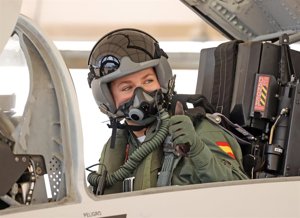 La Princesa Leonor conoce el funcionamiento de los reactores Eurofighter de Albacete