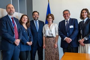 Núñez entrega Pacto Regional del Agua a comisaria europea y pide ampliar la Directiva Marco para evitar cierre de pozos