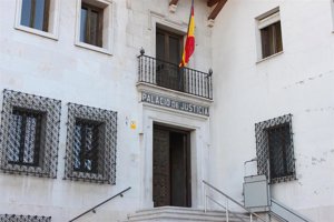 Piden 20 años para 2 acusados de obligar a una mujer colombiana a prostituirse en un club de El Provencio
