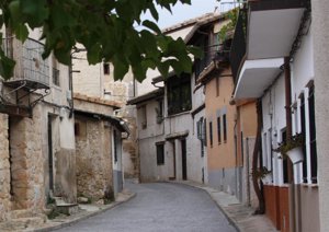 Recamder alerta de los perjuicios que la llamada de Airbnb a rehabilitar casas en desuso tendría para el medio rural