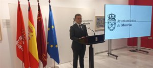 Serrano destaca la "vocación pública admirable" del alcalde de Murcia