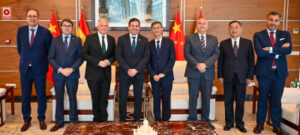 Valverde Destaca Entusiasmo por Ciudad Real Durante Encuentro con Embajador Chino en España