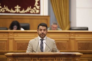 Vox acusa al "rodillo socialista" de "bloquear" en las Cortes tres de sus iniciativas sobre menores no acompañados