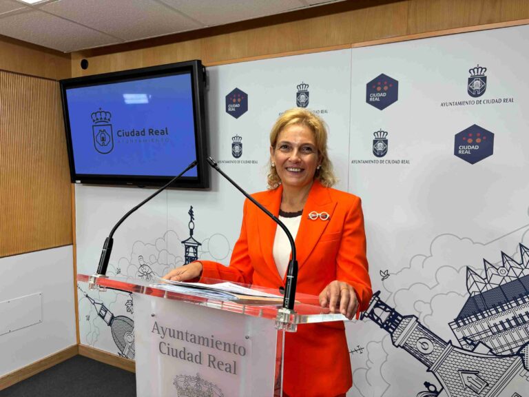 La concejal de Igualdad de Ciudad Real, María José Escobedo, denuncia la reclamación de la Junta por el Plan Corresponsables