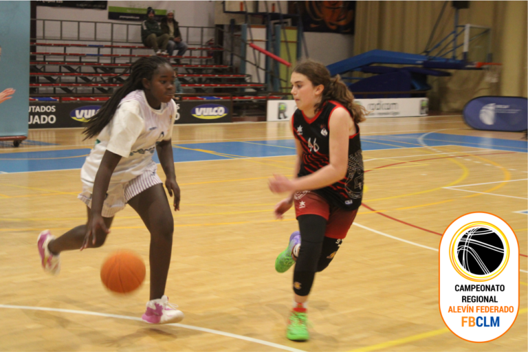 Pabellón Puerta de Santa María de Ciudad Real durante una competición de baloncesto alevín