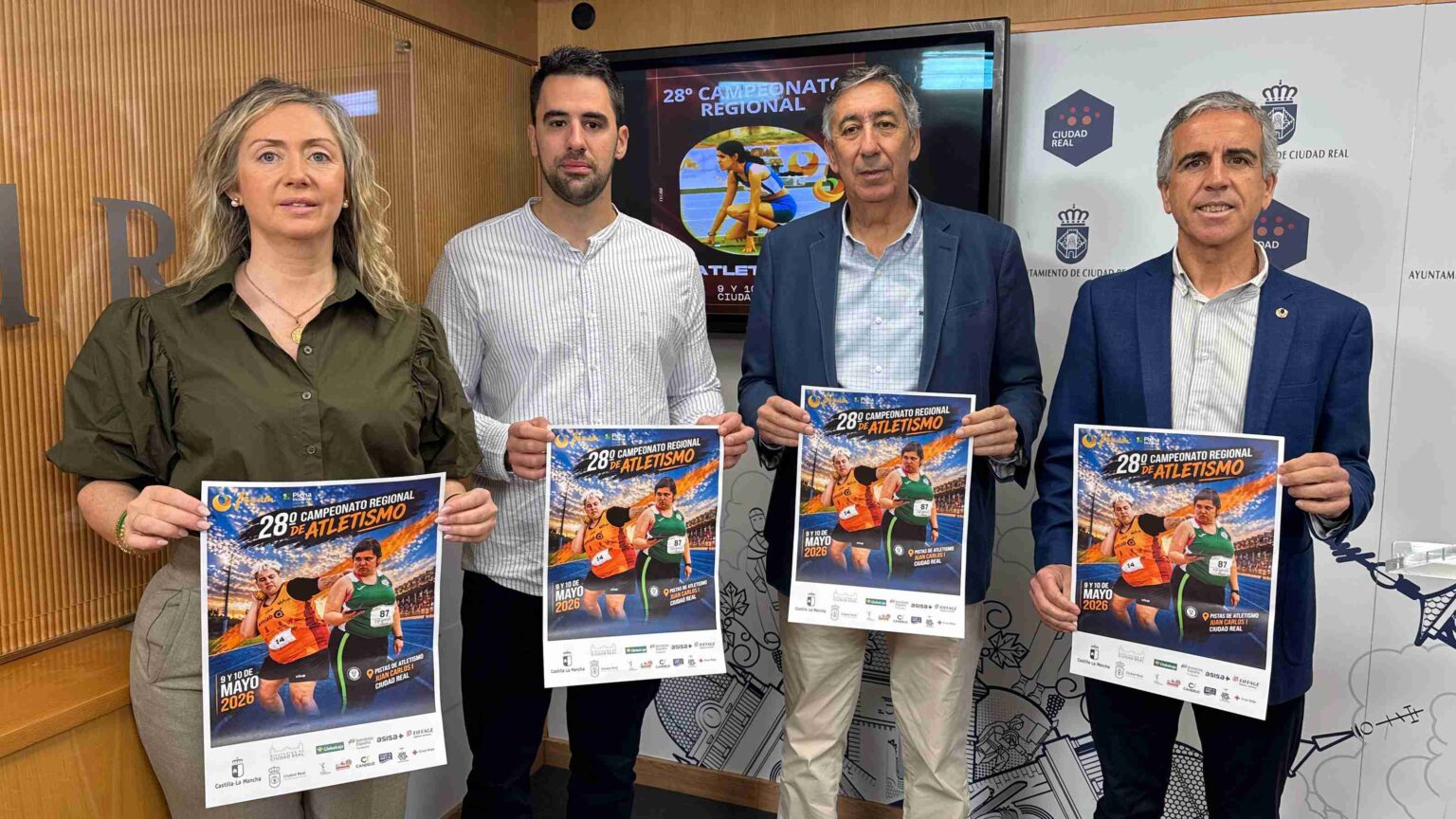 Deportistas con discapacidad intelectual compitiendo en el campeonato regional de atletismo de FECAM en Ciudad Real