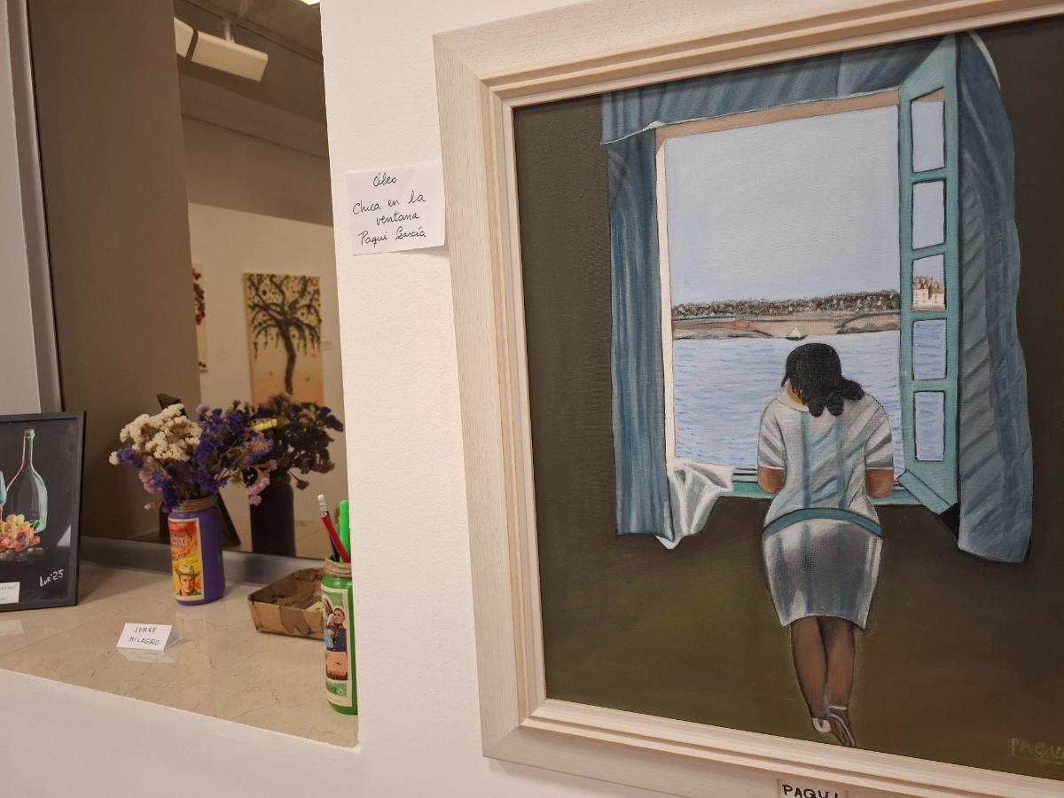 Creatividad Sostenible: Exposición de Arte y Manualidades Recicladas en los Talleres de Educación de Adultos de Santa Ana 1