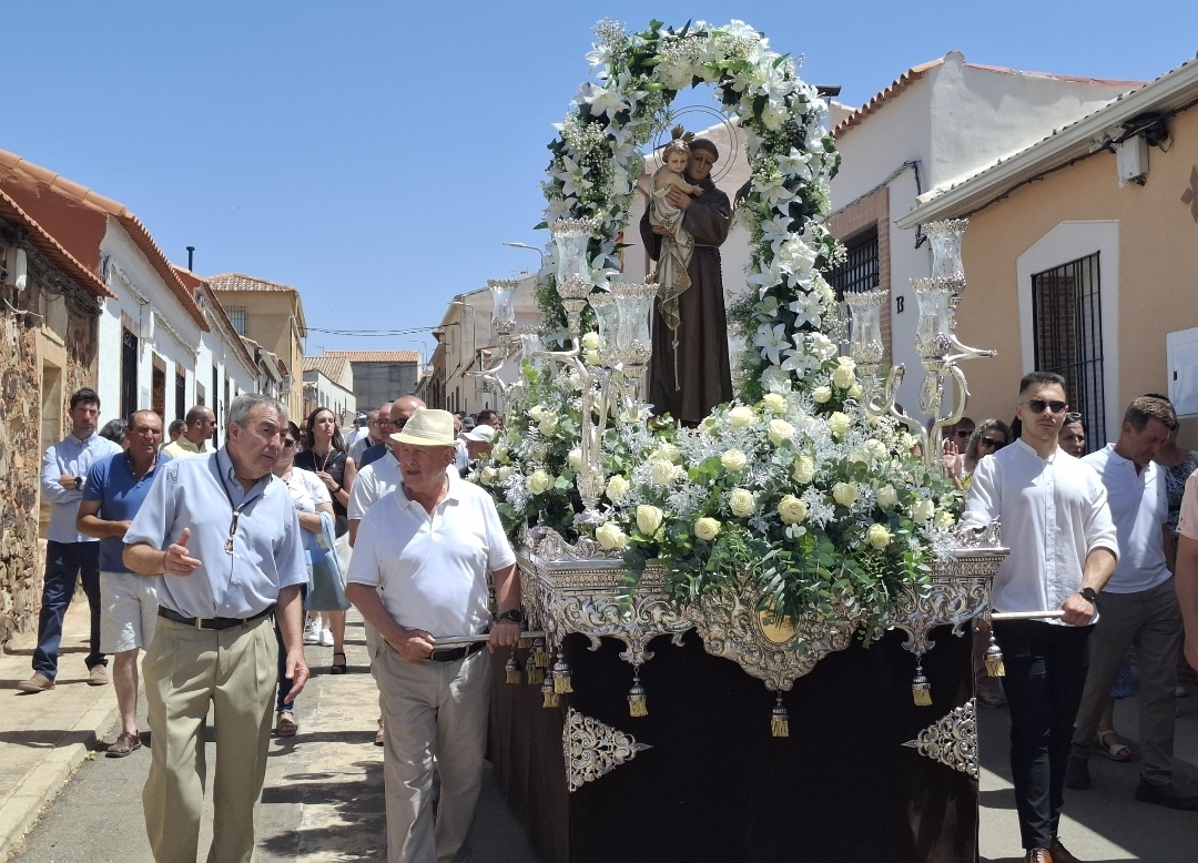 El Villar Celebra su Fe: Día Grande de Fiestas en Honor a San Antonio 2 El Villar Celebra su Fe: Día Grande de Fiestas en Honor a San Antonio 2