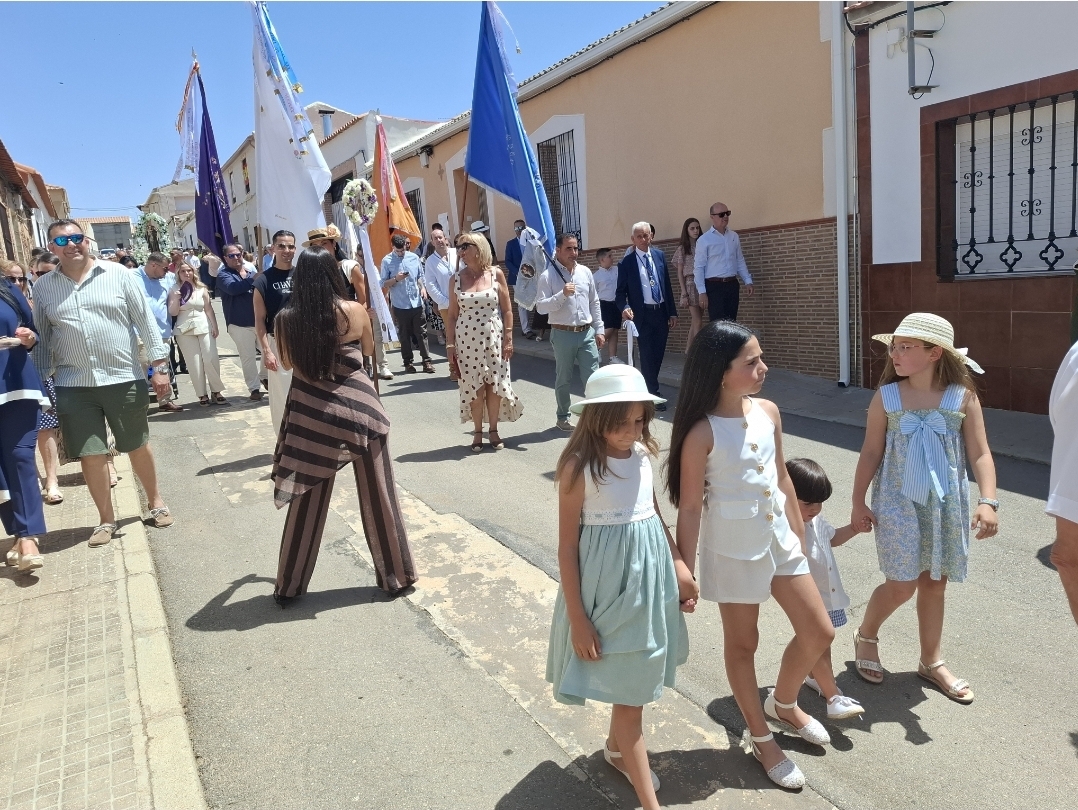 El Villar Celebra su Fe: Día Grande de Fiestas en Honor a San Antonio 4 El Villar Celebra su Fe: Día Grande de Fiestas en Honor a San Antonio 4