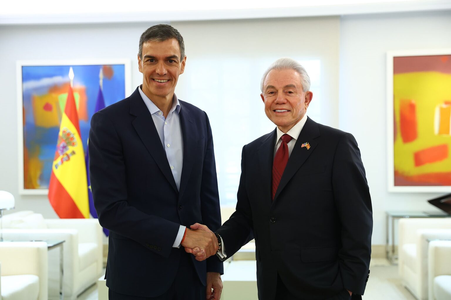 La Moncloa: El presidente del Gobierno se reúne con el embajador de EE. UU. en España 5