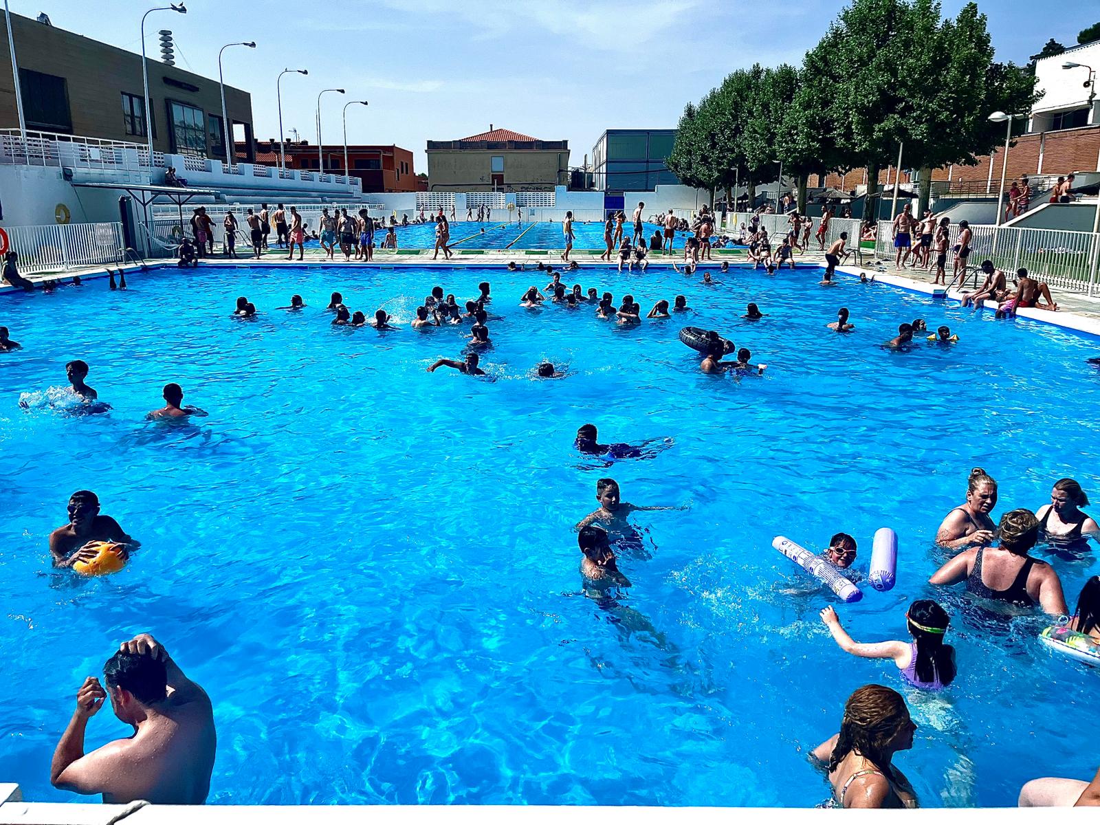 Éxito en la Inauguración: Más de 850 Visitantes Disfrutan de la Nueva Piscina al Aire Libre María Luisa Cabañero 1