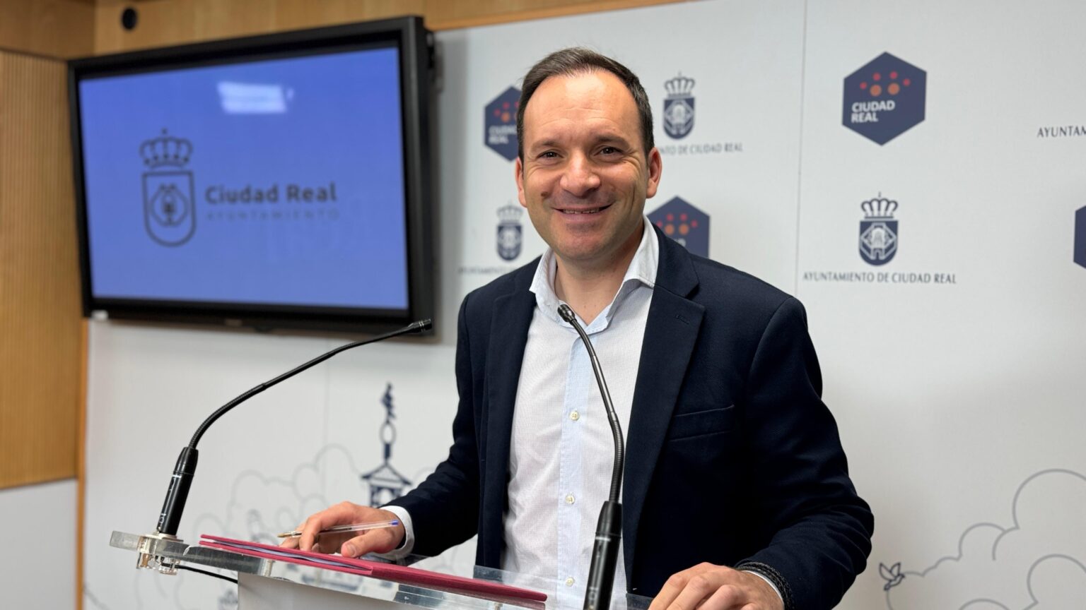 Guillermo Arroyo, portavoz del Ayuntamiento de Ciudad Real, en rueda de prensa