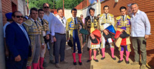 Cerca de 3.000 Aficionados Celebran con Entusiasmo el Día de la Provincia en una Espectacular Corrida, Destaca Valverde