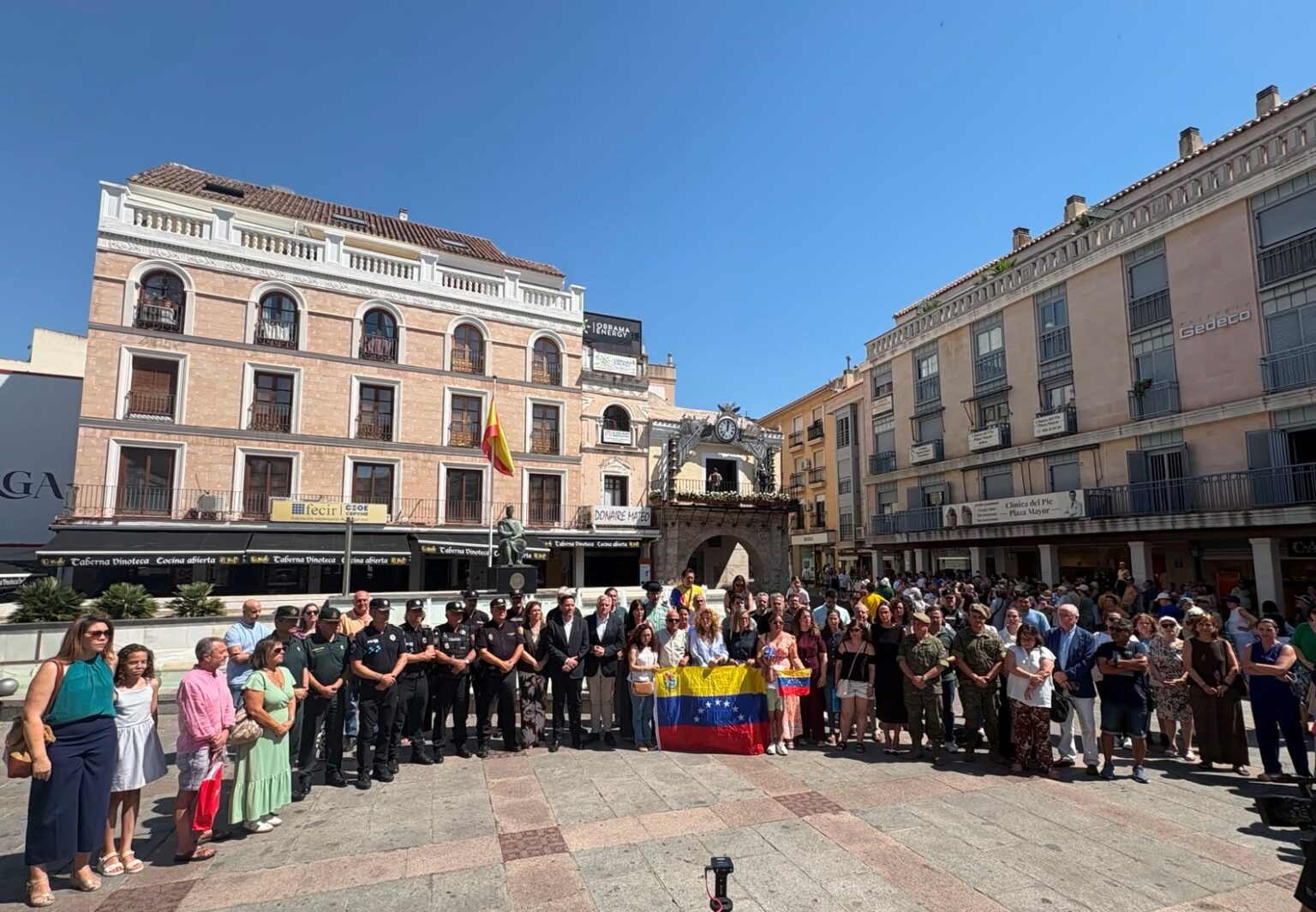 Minuto de silencio en la Plaza Mayor de Ciudad Real por las víctimas de los terremotos de Venezuela
