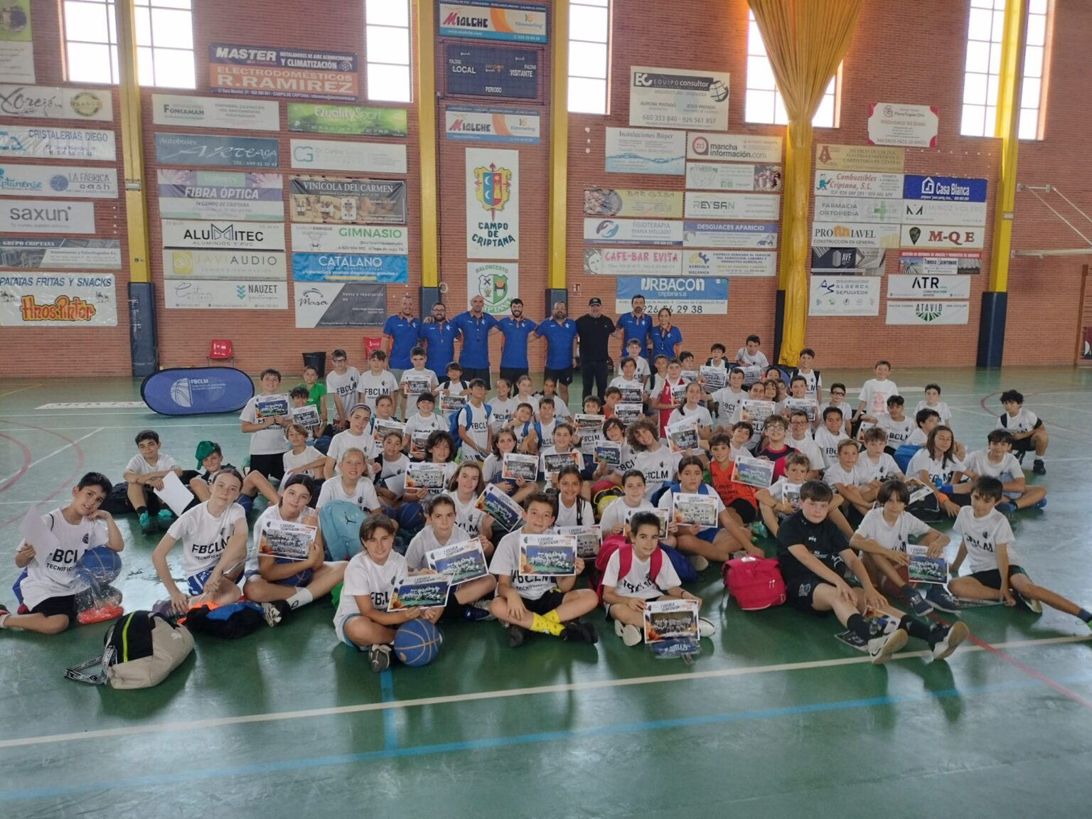 Niños y niñas participando en el evento final de las Escuelas de Tecnificación FBCLM en Campo de Criptana