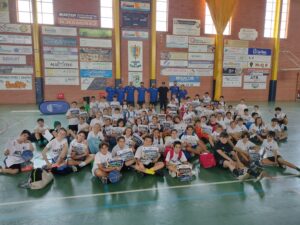 Niños y niñas participando en el evento final de las Escuelas de Tecnificación FBCLM en Campo de Criptana