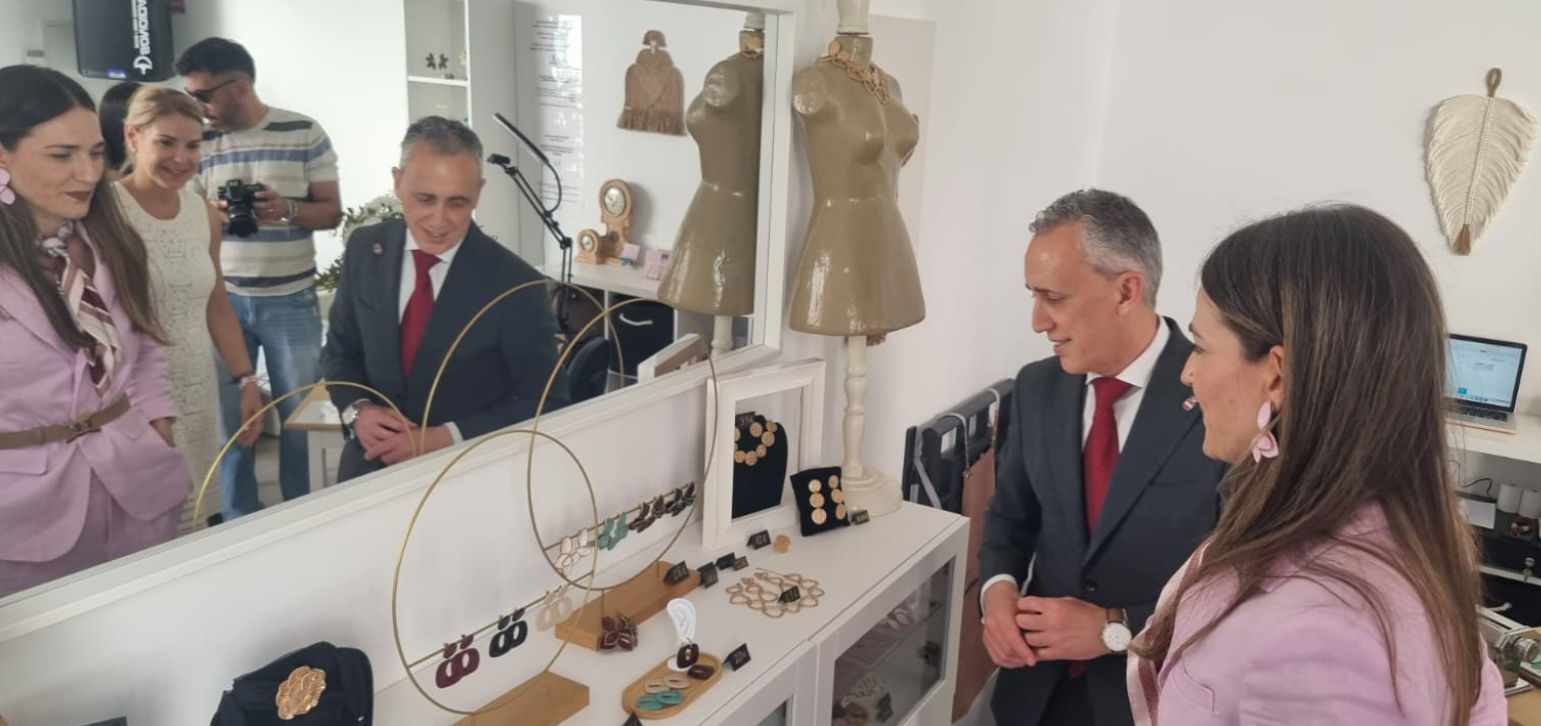 El alcalde celebra la inauguración de Archidonna con un enfoque en emprendimiento y creatividad 1