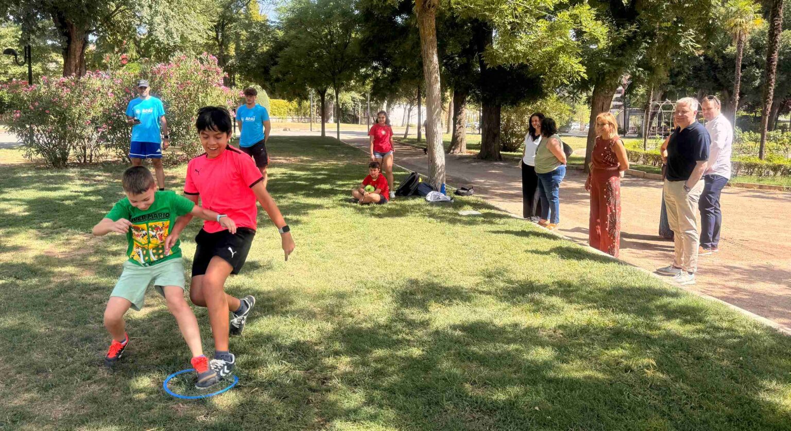 Niños en los talleres educativos del Parque de Gasset de Ciudad Real