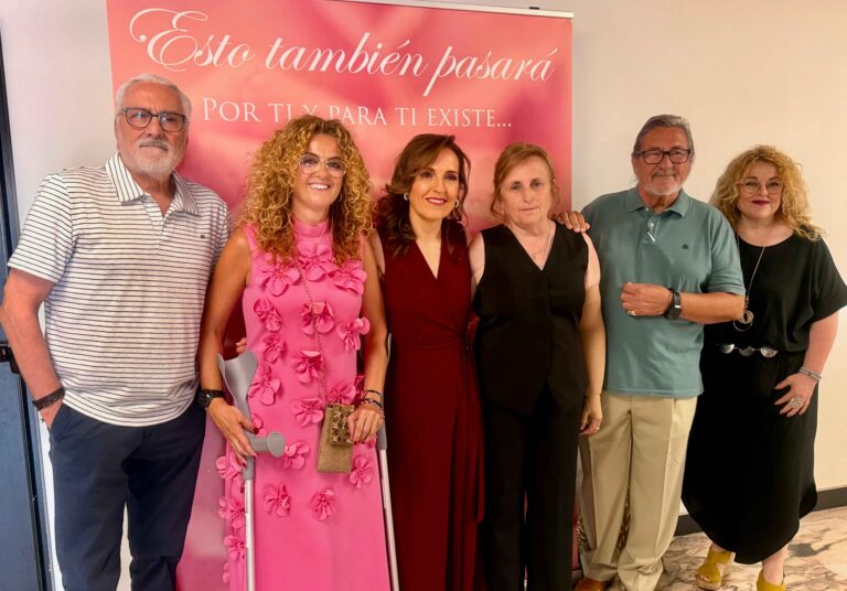 Acto de entrega de insignias y distinciones de AMUMA en Ciudad Real 2026