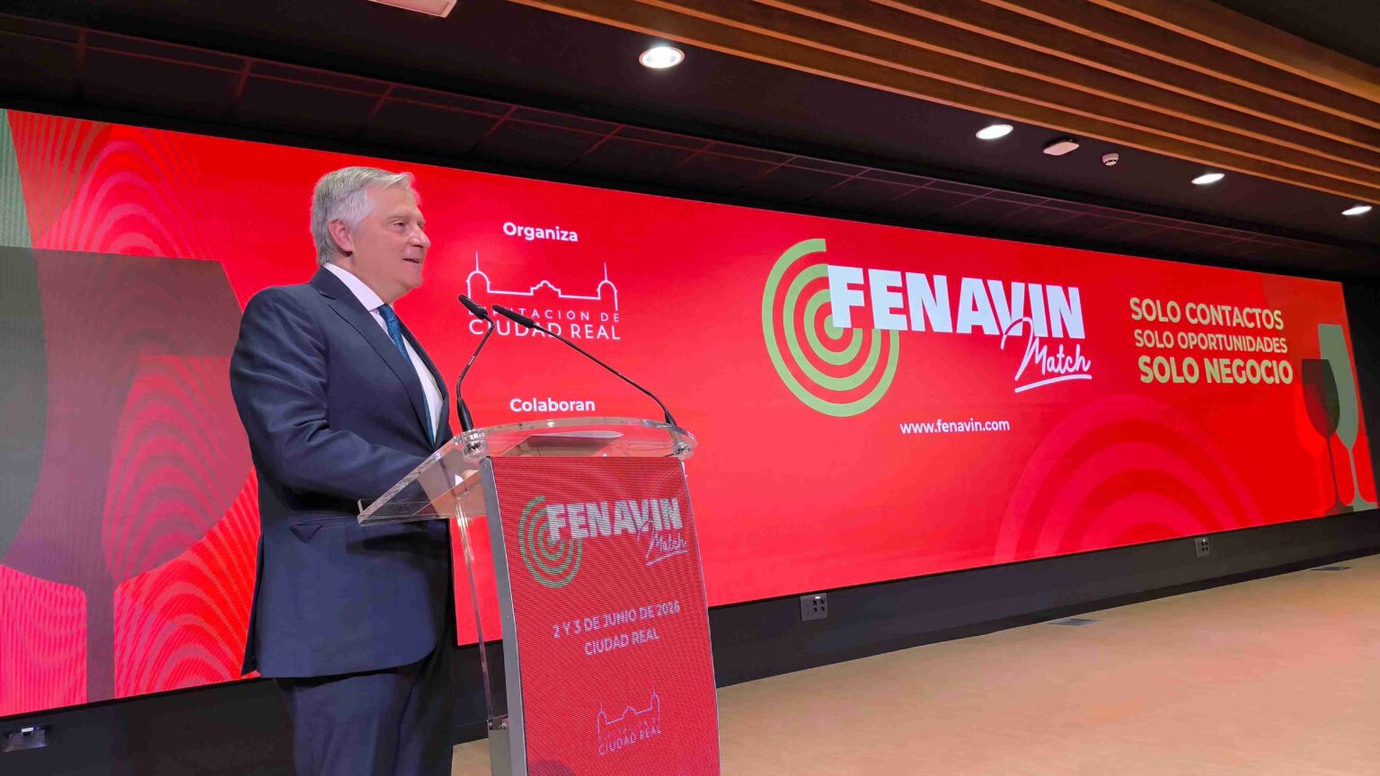 El alcalde Francisco Cañizares en la inauguración de FENAVIN Match en Ciudad Real