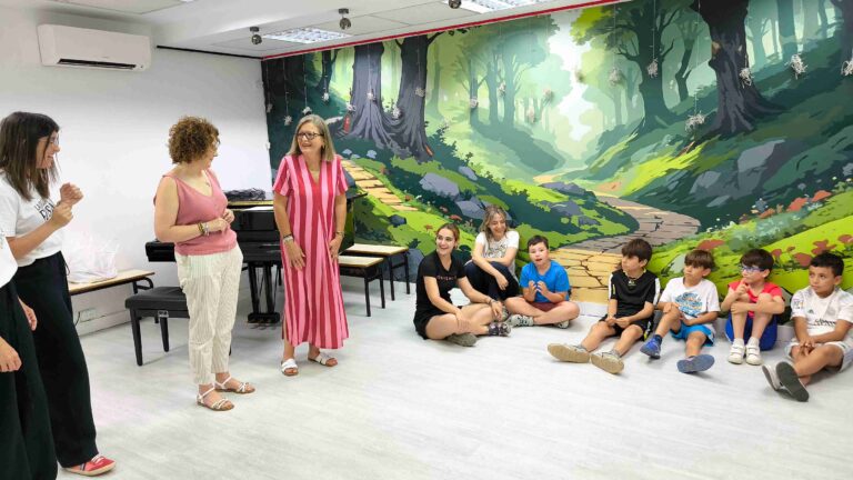 Niños participando en la ludoteca inclusiva de verano de Ciudad Real en La Bruja Fusa
