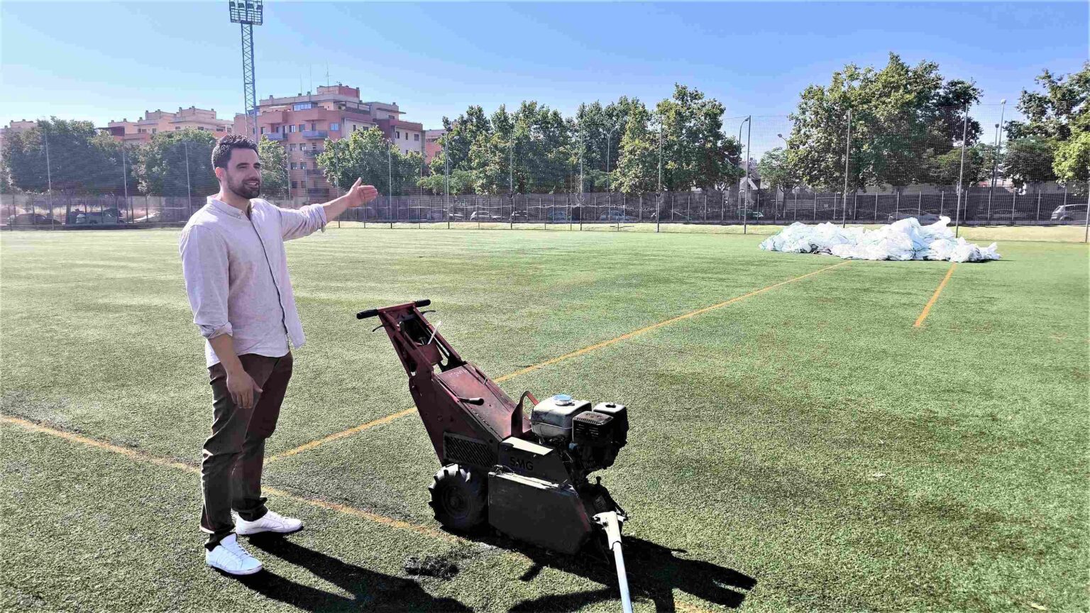 Obras de renovación del césped artificial del campo de fútbol Ciudad Sur de Ciudad Real