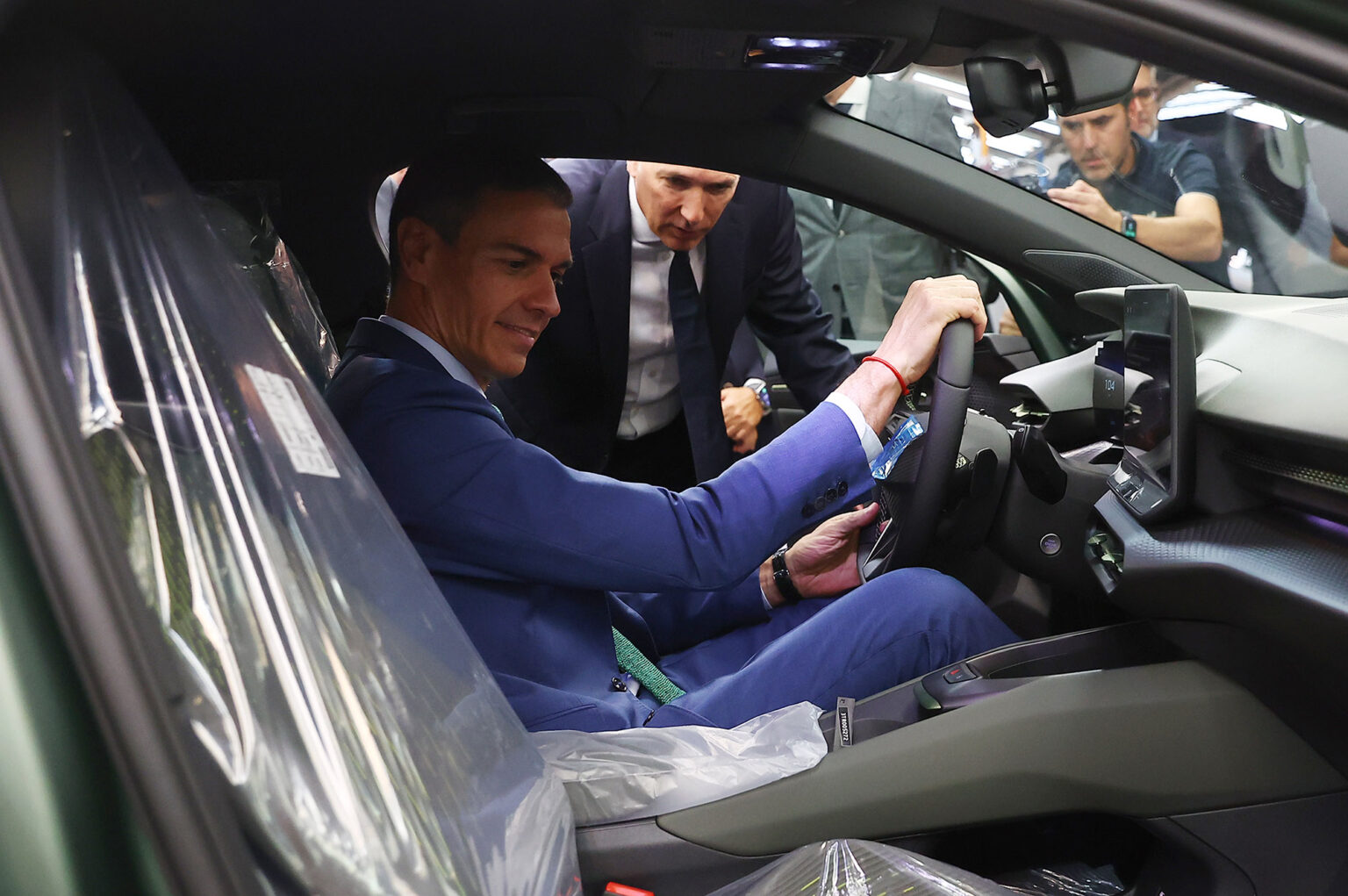 La Moncloa: Pedro Sánchez celebra el primer coche 100% eléctrico fabricado en España 8 La Moncloa: Pedro Sánchez celebra el primer coche 100% eléctrico fabricado en España 8